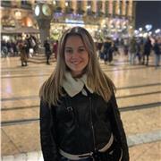 Professeure de français, spécialisée en primaire, collège, lycée.